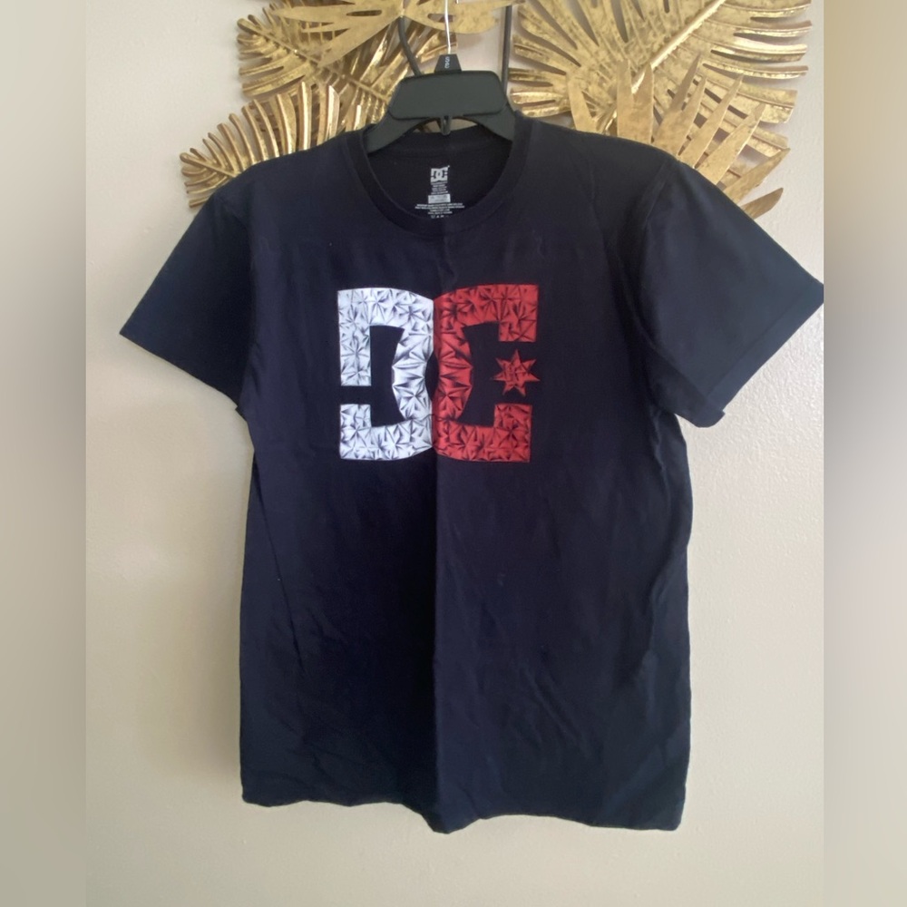 DC Men's Navy T-Shirt with Red and White Graphic